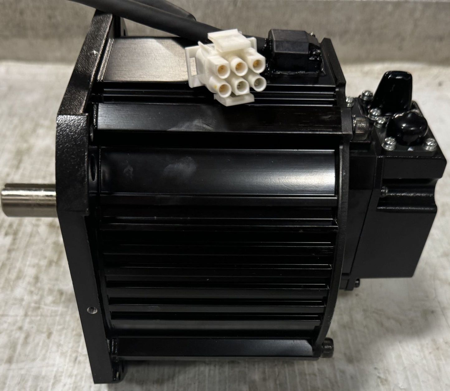 Yaskawa #SGMRS-12A2B-YR13 AC Servo Motor