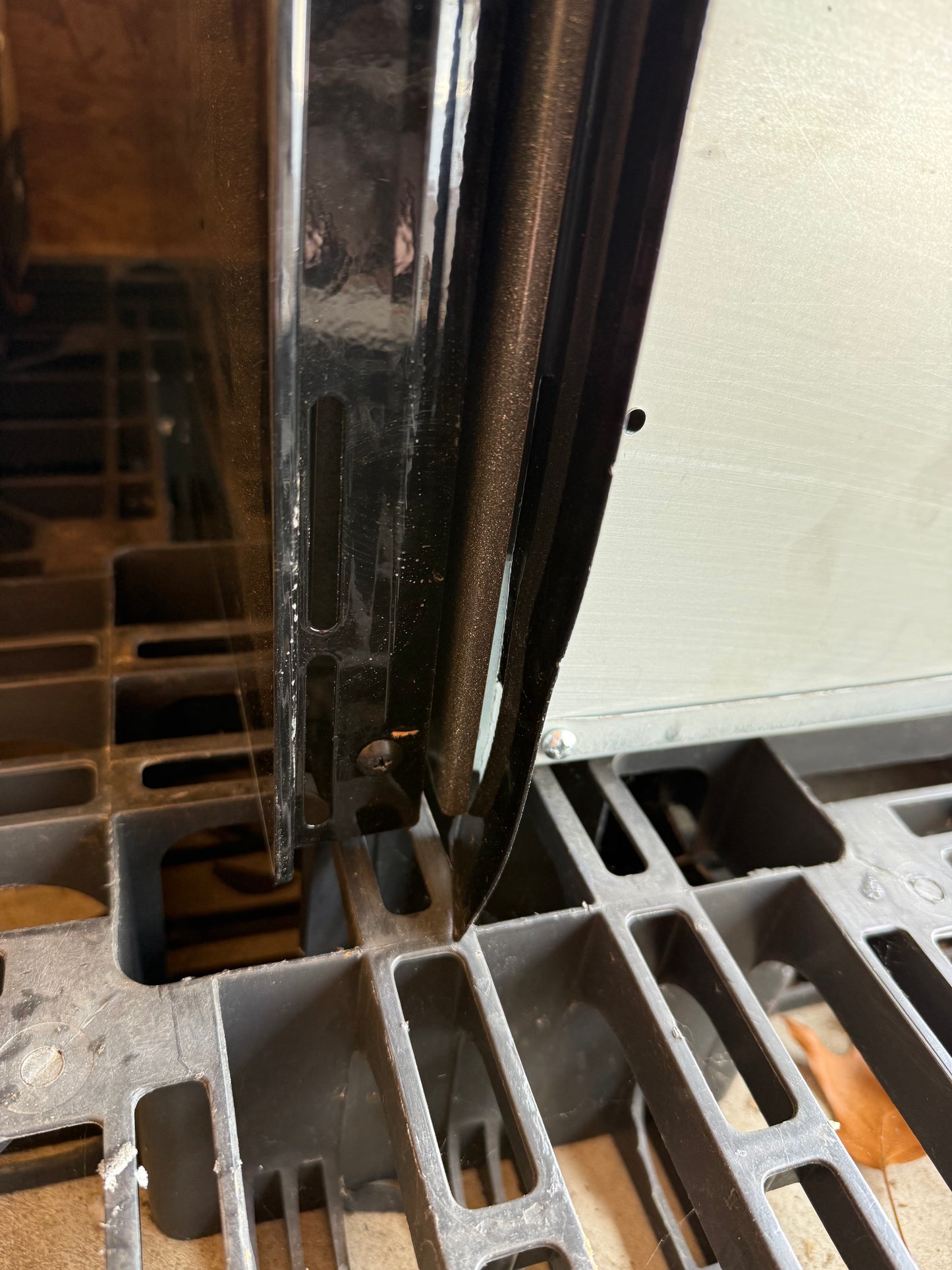 Suburban 3 Burner Range Oven LP Gas Glass Cover 3638D SRNSXB3B1XAG2EC - DENTS