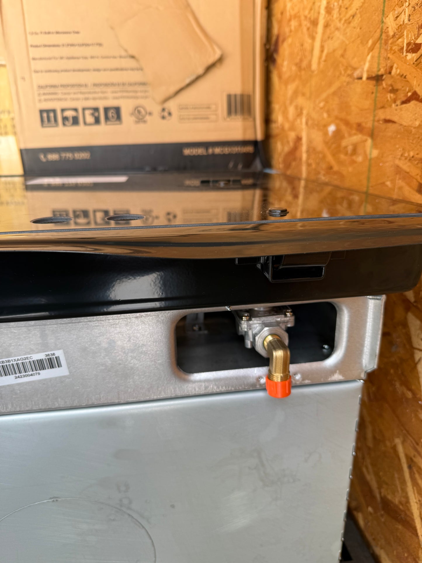 Suburban 3 Burner Range Oven LP Gas Glass Cover 3638D SRNSXB3B1XAG2EC - DENTS