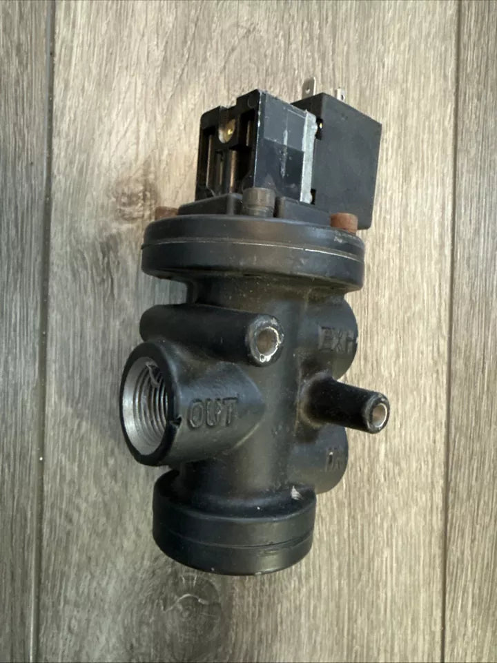 Norgren D1025C-CC Directional Control Poppet Valve 150 PSIG F16