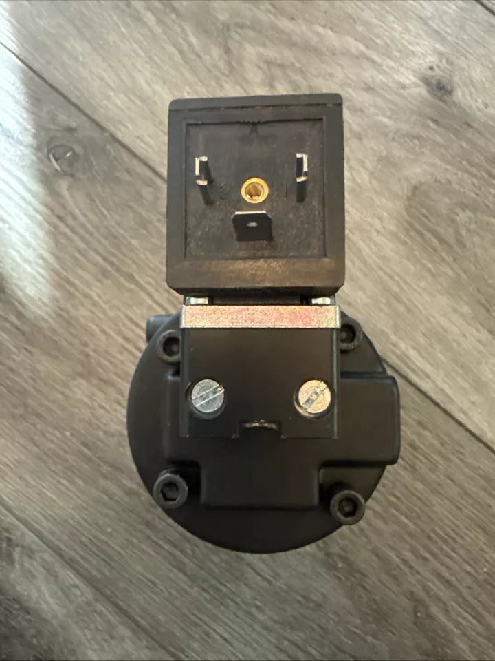 Norgren D1025C-CC Directional Control Poppet Valve 150 PSIG E20